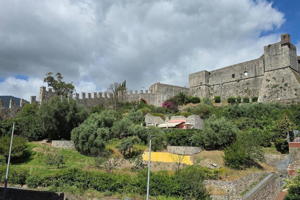 Ferienwohnung Tra Mare E Castello La Spezia Exterior foto